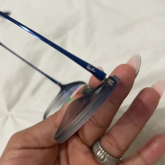 💙Sunglasses
Ray-Ban
RB-4243 - 6225/19 - Picture 8 of 15